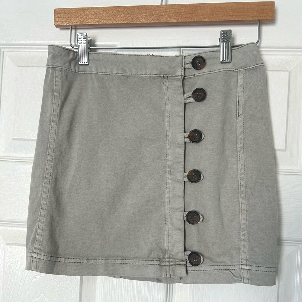 Altar’d State Women’s Gray Buttoned Y2k Style Mini Skirt Sz Small
